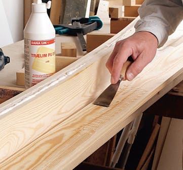 Lasikatto terassille: Tasainen ja ohut liimakerros Lasikatto terassille: Tasainen ja ohut liimakerros